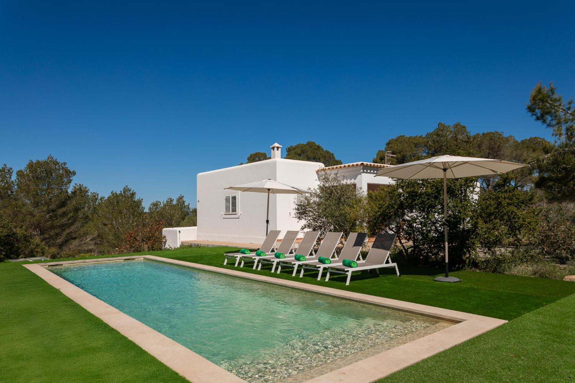 New! Bassetes Villa